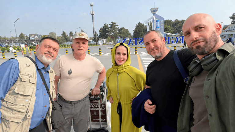 С миссией доброй воли: российские журналисты в Кабуле Журналисты журнала "Персона Страны"