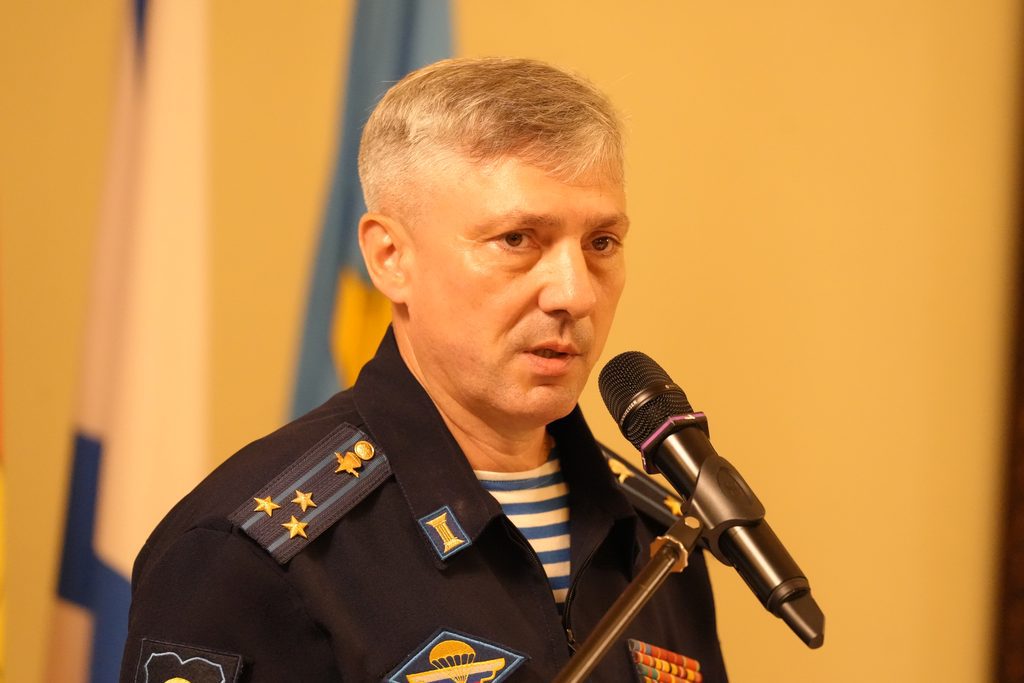 Врио замкомандующего ВДВ по военно-политической работе полковник Сергей Бойко