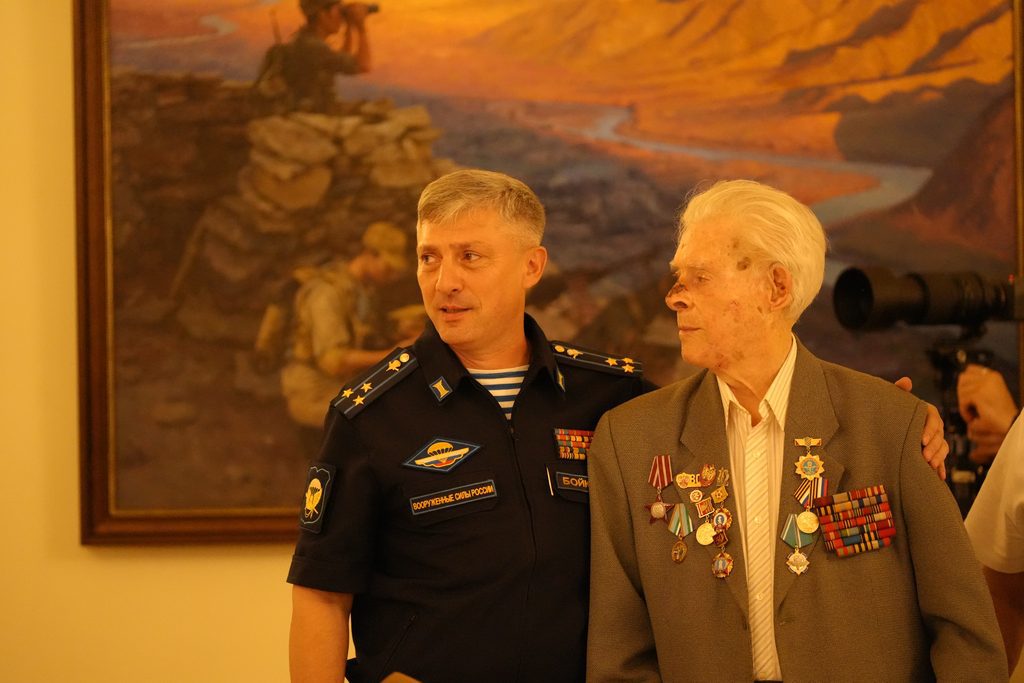 Семен Яковлевич Люлько и Врио замкомандующего ВДВ по военно-политической работе полковник Сергей Бойко