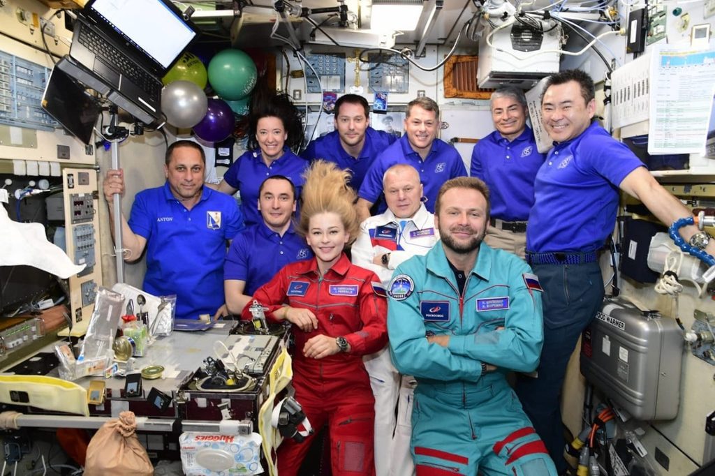Коллективное фото на МКС вместе с космонавтами астронавтами