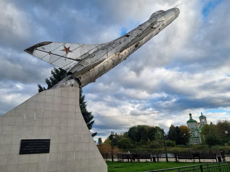 Космос Торопца Памятник летчикам - защитникам Торопца в годы Второй мировой войны